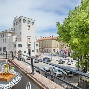 Polai Center , Pula Croacia