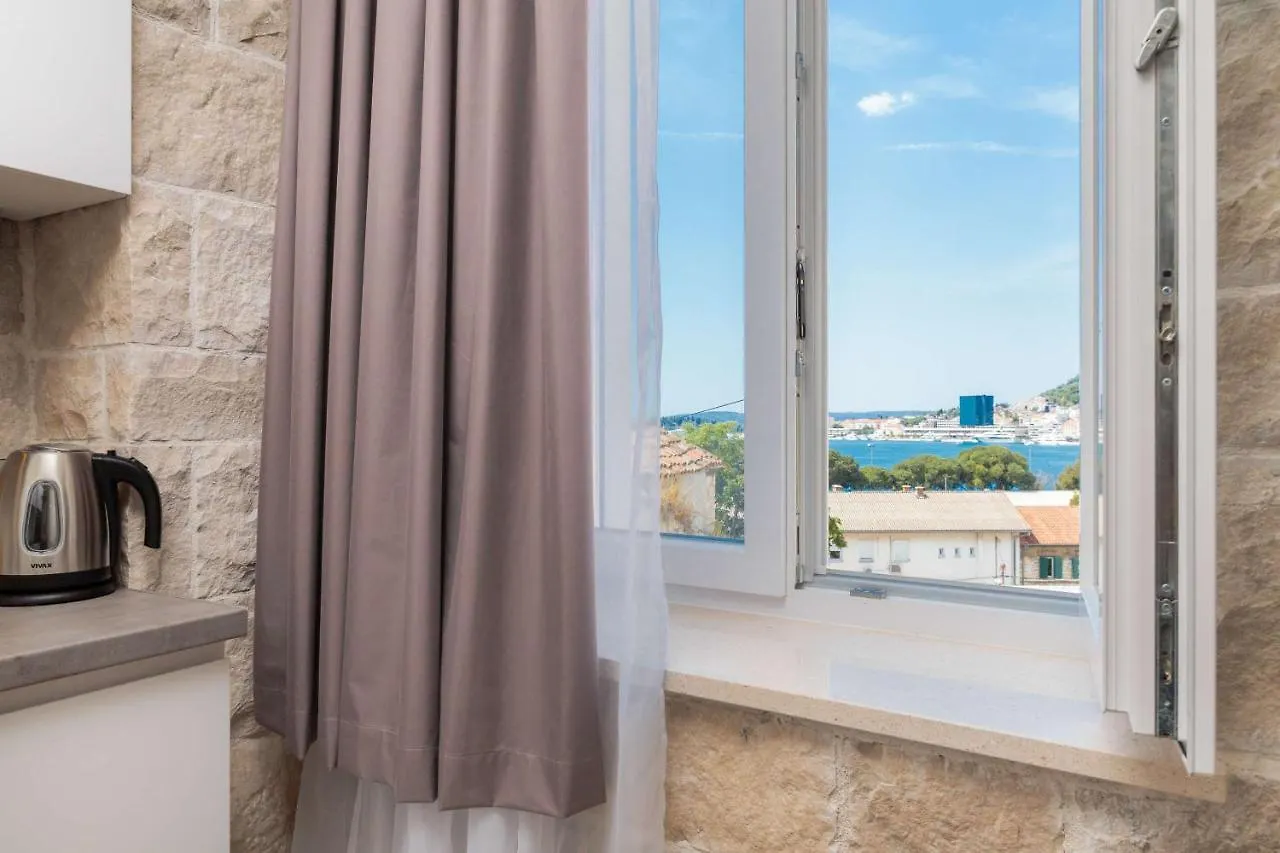 Mediterra Residence Split Bed & Breakfast